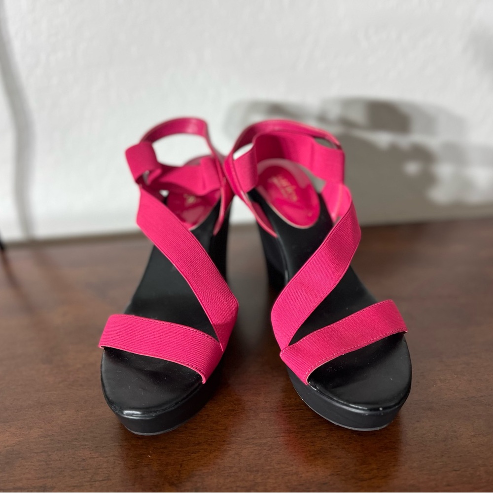 Donald J. Pliner Fuchsia Strappy Wedges